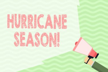 Kasırga Mevsimi'ni gösteren kavramsal el yazısı. En tropikal siklonlar Hacim Aralığı Uzanan Kiriş ile El Tutma Megafon geliştirmek için beklenen zaman vitrine İş fotoğraf.