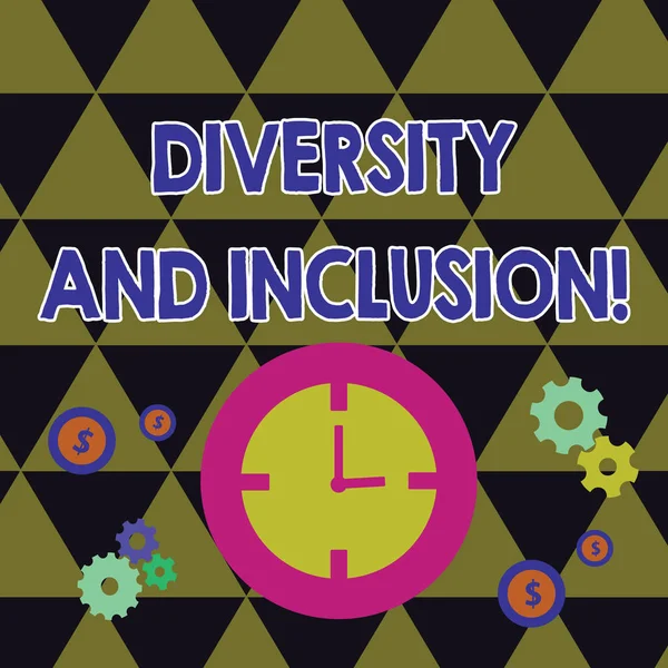 Çeşitlilik ve içeriği gösteren bir not yazıyorum. İş dünyası fotoğraf aralığı huanalysis farklılığı ırk cinsiyet cinsiyet zaman yönetim simgeleri, saat, çarkıfelek dişlileri ve dolar.