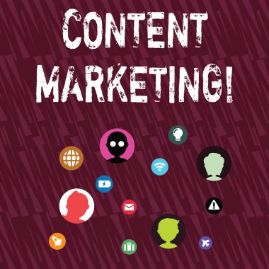 İçerik Pazarlamasını gösteren metin işareti. Kavramsal fotoğraf oluşturma ve Link Up için Ekranda Dağınık Sohbet Başkanları ile online malzeme Ağ Teknik Simgeler paylaşımı içerir.