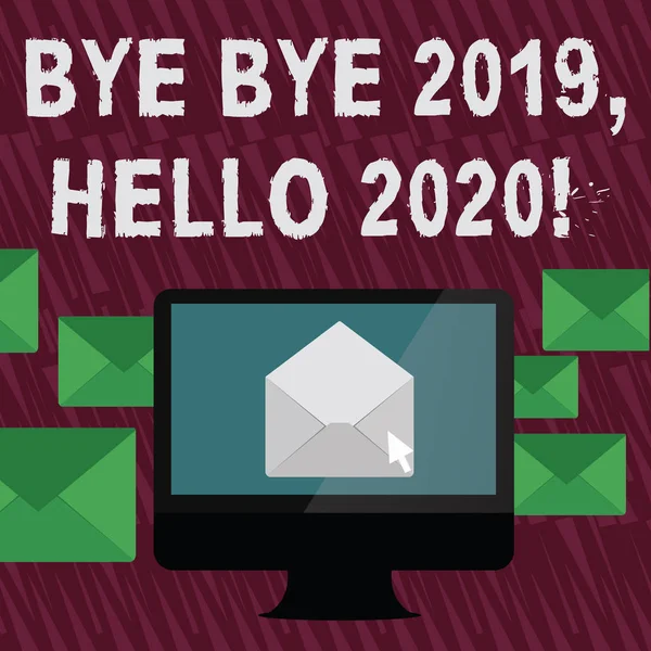 Tekstskilt som viser Bye Bye 2019 Hello 2020. Konseptuelt bilde som sier farvel til i fjor og tar imot en annen god en, Open Color Envelope, inne i dataskjermen. Brevhylser rundt PC-en . – stockfoto