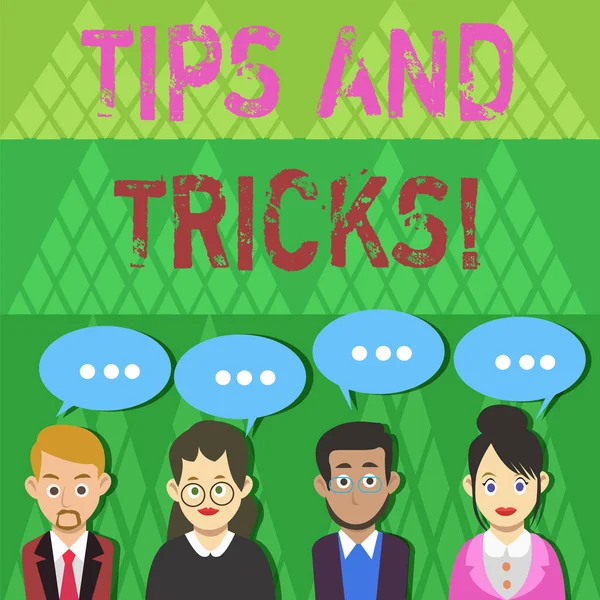 Tanda teks menunjukkan Tips And Tricks. Foto konseptual berarti sedikit saran, mungkin saran bagaimana memperbaiki Gelembung Percakapan Warna Kosong dengan Tiga Titik . — Stok Foto