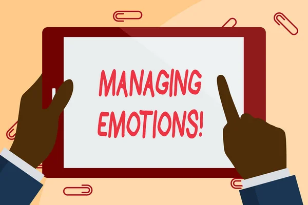 Escribir una nota mostrando Managing Emotions. La capacidad de mostrar fotos de negocios esté abierta a los sentimientos y modularlos en uno mismo Empresario de mano sosteniendo y señalando la pantalla colorida de la tableta . — Foto de Stock