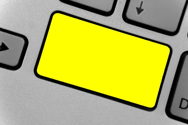 Web バナー販促資料テンプレート黄色キーボード キーの意図をモック作成コンピューター計算反射ドキュメント ビジネス コンセプト空のコピー テキストをデザインします。 — ストック写真
