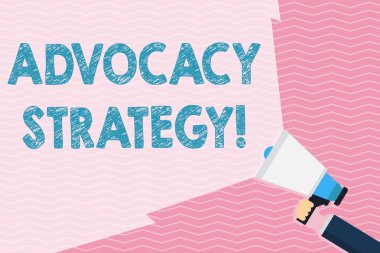 Avukatlık Stratejisini gösteren bir not yazıyorum. Ses aralığını uzatan Beam ile El Tutma Megafonu kararlarını etkilemeye çalışan bir şahsın iş fotoğrafı gösterimi etkinliği.