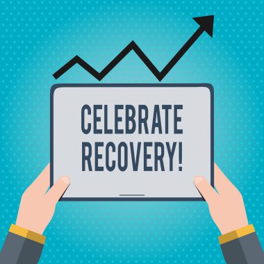 Kurtarmayı Kutla'yı gösteren metin işareti. Siyah Progressive Arrow Going Upward altında yaralanma veya ağrı El Tutan Boş Ekran Tablet ile mücadele herkes için kavramsal fotoğraf kurtarma programı.