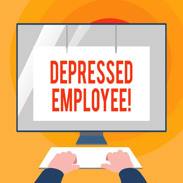 Parola scrittura testo Depresso Dipendente. Concetto aziendale per lavoratori in uno stato di generale infelicità o scoraggiamento Mani sulla tastiera Mockup anteriore del monitor bianco vuoto con protezione dello schermo . — Foto Stock