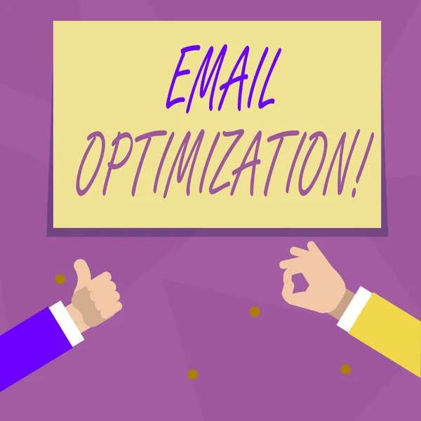 Texte écrit à la main Optimisation de l'email. Concept signifiant email marketing pour maximiser l'efficacité de la campagne Deux hommes d'affaires mains Gesturing the Thumbs Up et OK signe pour la promotion . — Photo