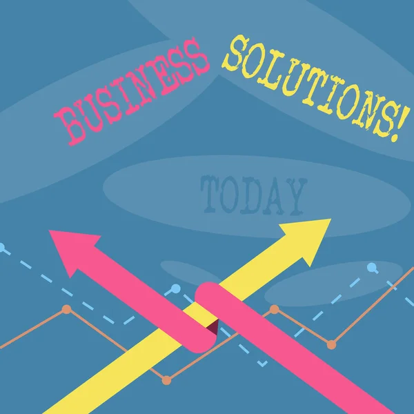 Slovo psaní textu Business Solutions. Obchodní koncept pro nápady používané k pomoci společnosti dosáhnout svých cílů Dva šipky, kde jeden je propojen s druhým jako Team Up nebo soutěž. — Stock fotografie