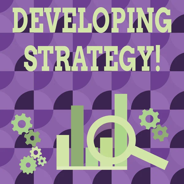 開発戦略を示す概念的な手書き。ビジネスフォトテキスト分析のための歯車ギアの横にチャート上の特定の目標と目的を設定するゲームプラン. — ストック写真