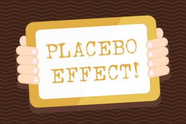 Placebo Efektini gösteren not yazılıyor. Plasebo uyuşturucu ya da tedaviden kaynaklanan yararlı bir etkiyi gösteren iş fotoğrafı. Renk Tableti Akıllı Telefon ve Ekran Elde Tutulan Elle.