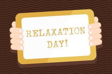 Rahatlama Günü 'nü gösteren bir not yazıyorum. İş fotoğraflarında, Gadget 'ın Elle Tutulan Arkası ile sizi daha sakin ve daha az endişeli yapan hoş aktiviteler gösteriliyor..