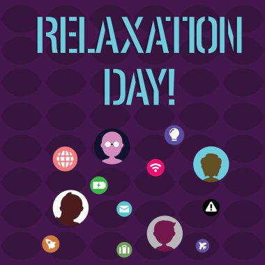 El yazısı metin yazma Gevşeme Günü. Bağlantı Kurmak İçin Ekrana Dağılan Sohbet Kafalarıyla Sakin ve daha az endişeli Ağ Teknik Simgeleri haline gelen hoş etkinlik anlamına gelen konsept.