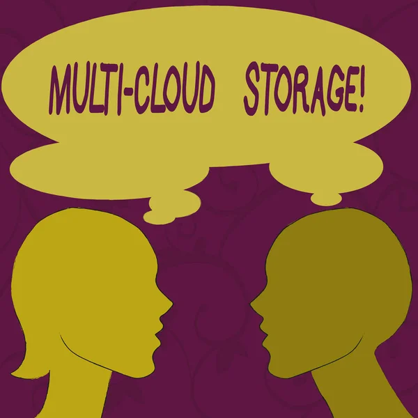 Текстовый знак, показывающий Multi Cloud Storage. Концептуальное использование нескольких облачных вычислений и услуг хранения данных Силуэт профиля Сайдевью Изображение мужчины и женщины с общим мыслепузырём . — стоковое фото