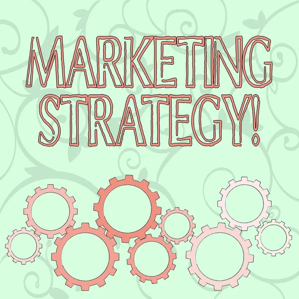 Nota di scrittura che mostra la strategia di marketing. Business photo showcase piano d'azione progettato per promuovere e vendere un prodotto Colorful Cog Wheel Gear Engaging, Interlocking e Tesselating . — Foto Stock