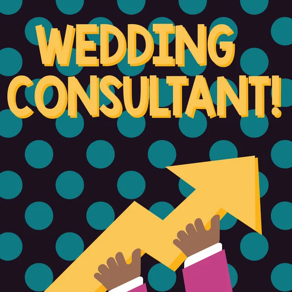 Parola di scrittura del testo Wedding Consultant. Business concept per qualcuno pianifica e coordina la foto della celebrazione del matrimonio di Hand Holding Colorful Huge 3D Arrow Pointing and Going Up . — Foto Stock