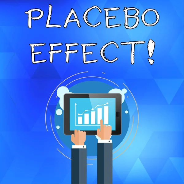 Handgeschreven tekst schrijven placebo-effect. Concept betekent een gunstig effect geproduceerd door een placebo drug of behandeling zakenman hand aanraken wijzen op staaf lijngrafiek op het scherm van de smartphone. — Stockfoto