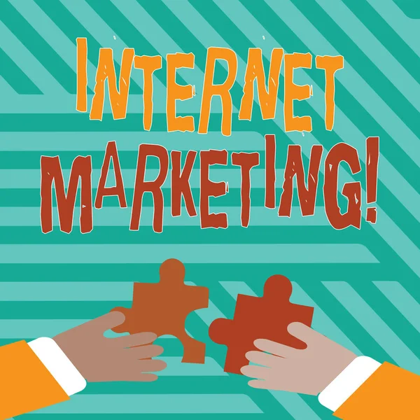 Εννοιολογική γραφή στο χέρι που δείχνει το Internet Marketing. Επαγγελματική φωτογραφία κείμενο Drive απευθείας πωλήσεις προϊόντων μέσω του ηλεκτρονικού εμπορίου χέρια κρατώντας παζλ κομμάτια για τη συναρμογή των πλακιδίων. — Φωτογραφία Αρχείου