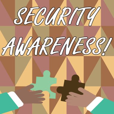 Güvenlik Bilinci yazma metin el yazısı. Kavram bilgisayar güvenliği hakkında çalışanları eğitmek anlamına gelen İki El Renkli Yapboz Parçaları Tutan Fayans Kilitlemek hakkında.