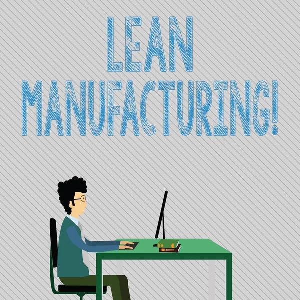 Signo de texto que muestra Lean Manufacturing. Enfoque conceptual fotográfico sobre la minimización de los residuos dentro de los sistemas de análisis Sufacturación Empresario Sentado directamente en la silla Trabajando en la computadora y los libros en la mesa . — Foto de Stock