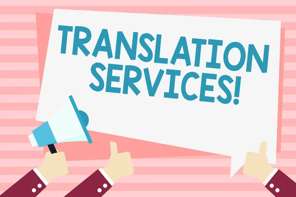 Χειρόγραφο κείμενο μεταφραστικών υπηρεσιών. Έννοια που σημαίνει οργάνωση που παρέχει εμφάνιση για να μεταφράσετε την ομιλία χέρι κράτημα μεγάφωνο και άλλα δύο αντίχειρες επάνω με μπαλόνι κειμένου. — Φωτογραφία Αρχείου