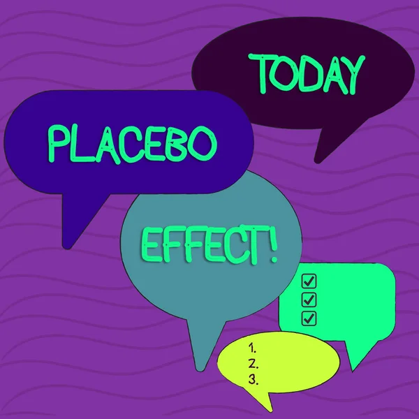 Escrita de mão conceitual mostrando Efeito Placebo. Texto de foto de negócios um efeito benéfico produzido por uma droga placebo ou tratamento Bolha de Fala em Diferentes Tamanhos e Discussão Grupo Sombra . — Fotografia de Stock