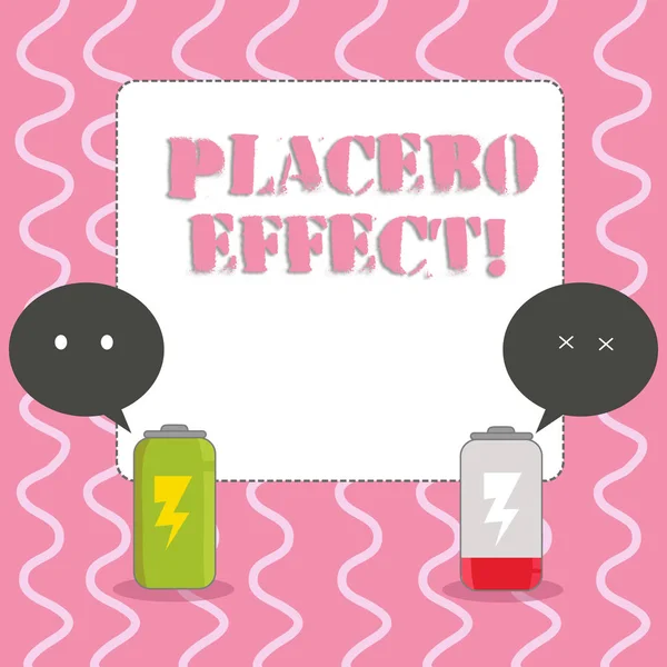 Sinal de texto mostrando Efeito Placebo. Foto conceitual um efeito benéfico produzido por uma droga placebo ou tratamento Bateria totalmente carregada e descarregada com duas bolhas de fala Emoji coloridas . — Fotografia de Stock