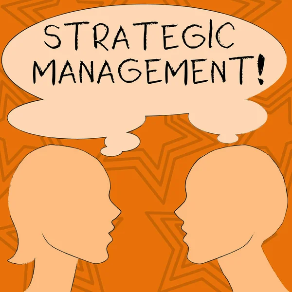 Writing note showing Strategic Management. Business photo showcasing formulation and implementation of the major goals Silhouette Sideview Profile of Man and Woman Thought Bubble. — 图库照片