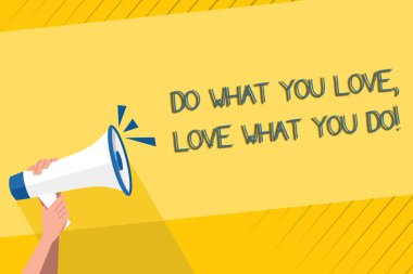 El yazısı metin yazma Do What You Love What You Do You Do. Kavram size daha iyi yerlerde çalışmak için zevk şeyler yapıyor anlamına gelir sonra İnsan El Sıkıca Ses Simgesi ile bir Megafon tutarak ve