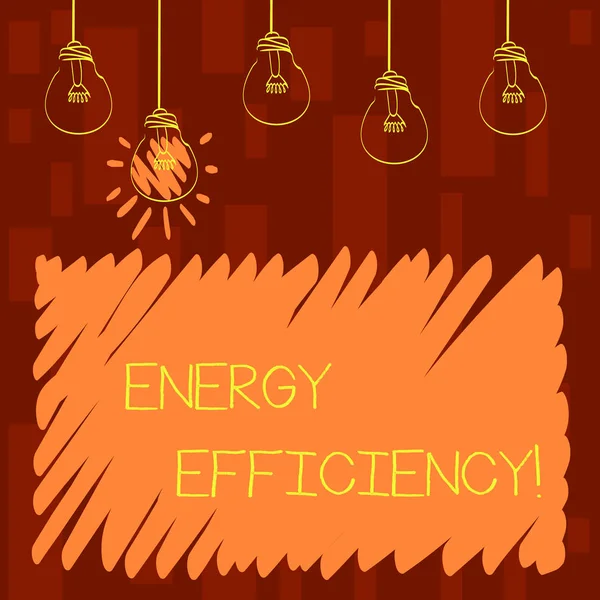 Znak tekstowy przedstawiający efektywność energetyczną. Fotografia koncepcyjna zmniejsza ilość energii potrzebną do dostarczenia produktu zestaw przezroczystych żarówek wiszące z żarnikiem i jednym jest w lighted Icon. — Zdjęcie stockowe