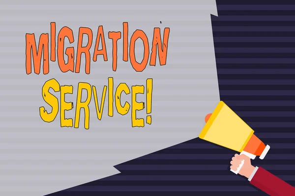 Texte manuscrit Migration Service. Concept signifiant déplacement des données de l'entreprise vers un fournisseur de services cloud Main tenant mégaphone avec faisceau large vierge pour étendre la gamme de volumes . — Photo