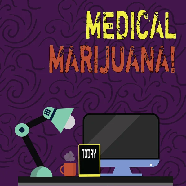 Szöveges jel mutatja orvosi marihuána. Fogalmi fotó ajánlott vizsgálatával kezelésére egy kóros állapot elrendezése munkaterület Nightshift munkás számítógép, tabletta és lámpa. — Stock Fotó
