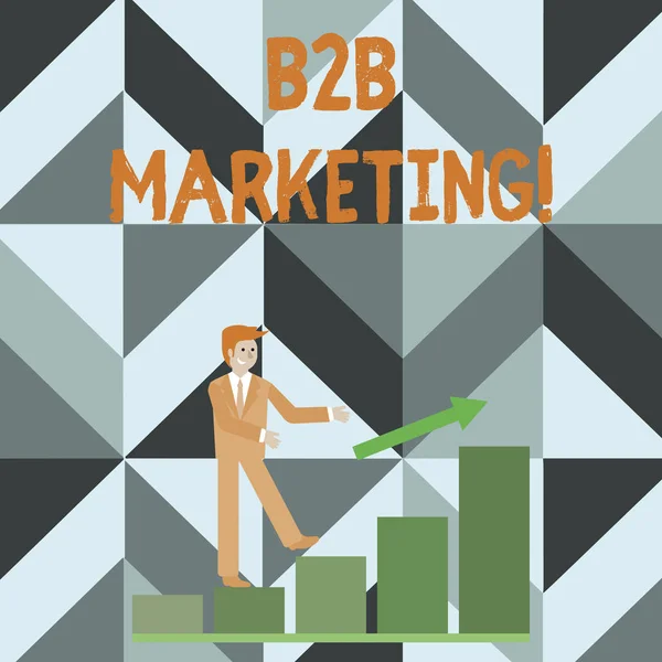 Γραπτό σημείωμα που δείχνει το B2b μάρκετινγκ. Επιχειρηματική φωτογραφία που δείχνει την εμπορία των προϊόντων σε επιχειρήσεις ή άλλους οργανισμούς Smiling Businessman αναρρίχηση Bar Chart Μετά από ένα Arrow Up. — Φωτογραφία Αρχείου