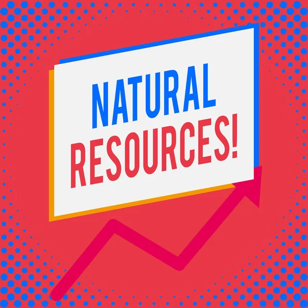 Texto de escritura de palabras Recursos naturales. Concepto de negocio para materiales que se producen en la naturaleza y se utilizan para obtener beneficios económicos . — Foto de Stock