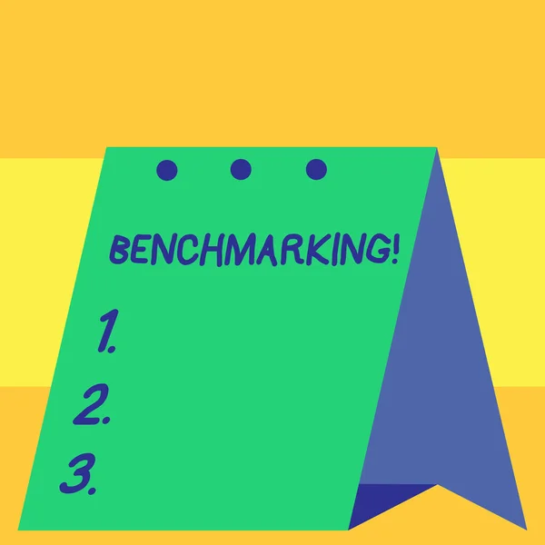 Woord tekst benchmarking. Bedrijfsconcept voor het evalueren van iets door vergelijking met standaard of scores. — Stockfoto