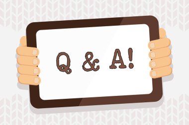 El yazısı metin yazma Q Ve A. Kavram anlamı soruluyor ve Cevaplar Renkli Tablet Smartphone Boş Ekran Gadget Arkasından El ile.