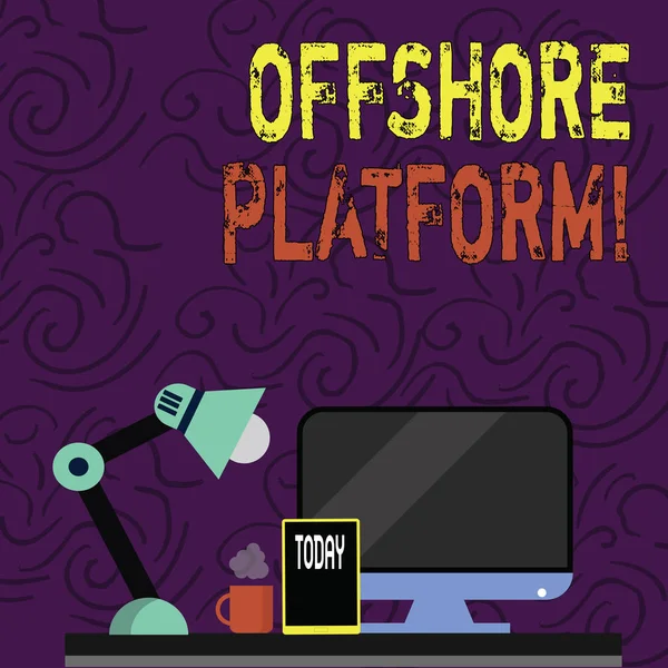 Az offshore platform szöveges jele. Fogalmi Fénykép szerkezet-val lehetőségek részére jól fúrás-hoz kikutat elrendezés-ból Workspace részére Nightshift munkás-val számítógép, tabletta és lámpa. — Stock Fotó
