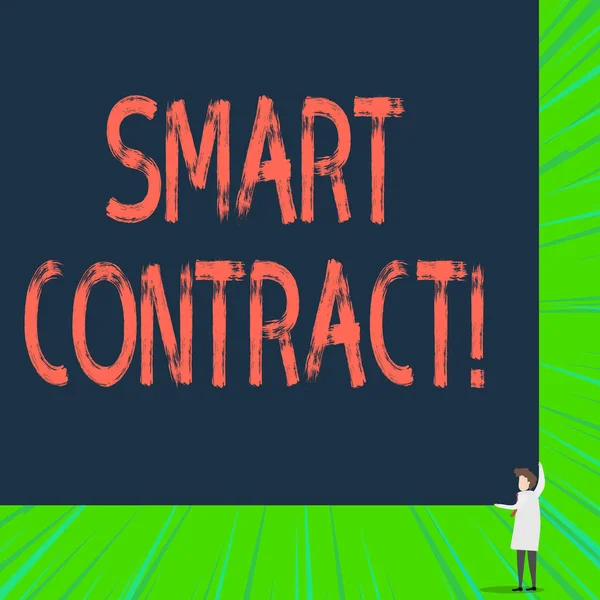 Nota escrita que muestra Smart Contract. Foto de negocios mostrando el protocolo de computadora que se ejecuta en la parte superior de una cadena de bloques . — Foto de Stock