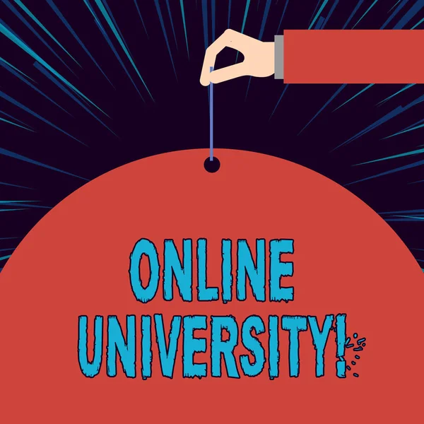 Текстовый знак, показывающий Online University. Концептуальная фотография предоставляет образовательные программы через электронные СМИ . — стоковое фото