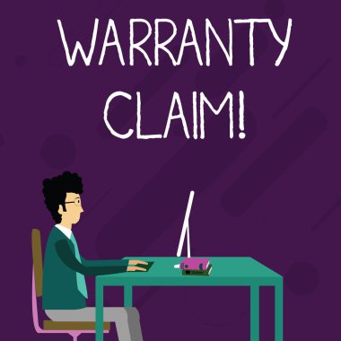 Garanti Talebini gösteren kavramsal el yazısı. Bilgisayar ve Kitaplar üzerinde çalışan sandalyede oturan bir müşteri değiştirme veya onarım veya tazminat için hakkı vitrine İş fotoğrafı.