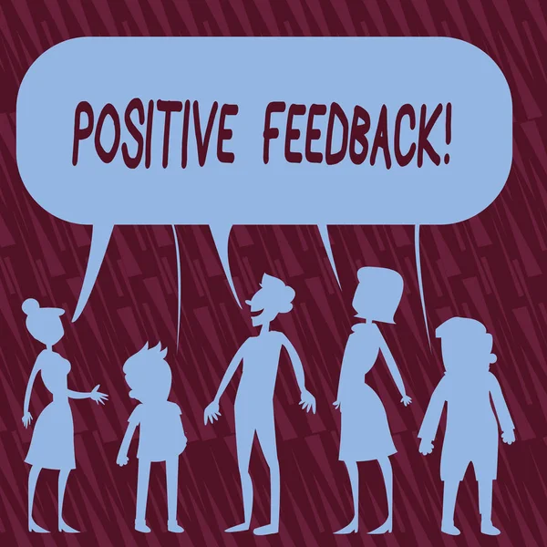 Tekst teken dat positieve feedback weergeeft. Conceptuele foto goed en geweldige opmerkingen afkomstig van tevreden klanten silhouet figuur van mensen praten en het delen van een kleurrijke toespraak bubble. — Stockfoto