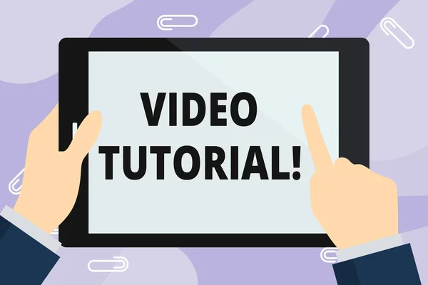 Handskrift text skriva video tutorial. Begrepp som betyder metod för överföring av kunskap genom audiovisuella klipp hand hållning pekar vidrör blank rektangulär färg tablett vit skärm. — Stockfoto