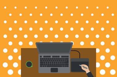 Üst görünüm dizüstü ahşap masa kişi çizim tablet ofis. Elektronik cihaz kurulu insan kahve fincanı. Taşınabilir bilgisayar masa işçi pad kupa içecek.