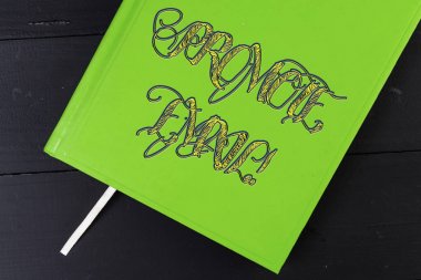 E-postayı Tanıt'ı gösteren kavramsal el yazısı. Potansiyel veya geçerli müşterilere ticari ileti ler gönderme gösteren iş fotoğrafı.