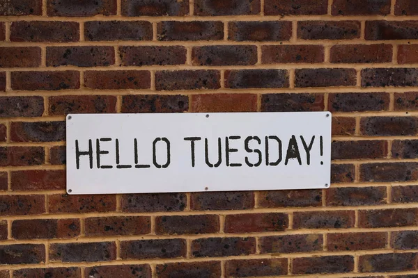 문자보내기 Hello Tuesday. 셋째 날 인사를 하거나 따뜻하게 반겨 주는 사업 개념. — 스톡 사진