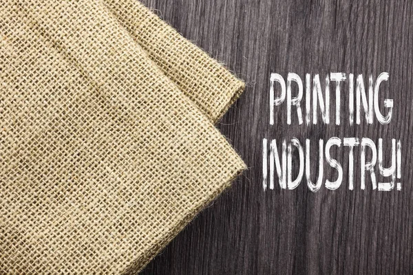 Koncepcionális kézzel írás bemutató nyomdaipari. A nyomtatott anyagok gyártásában részt vevő üzleti fotó bemutató ipar. — Stock Fotó