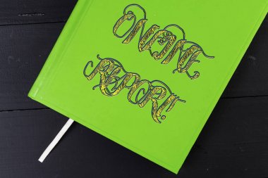 Çevrimiçi Raporu gösteren kavramsal el yazısı. Bu konuda bir şey veya bilgi bir açıklama vermek için İş fotoğrafı vitrin.