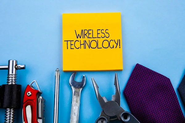 Scrittura manuale concettuale che mostra la tecnologia wireless. Foto aziendale che presenta una tecnologia che consente la comunicazione wireless . — Foto Stock