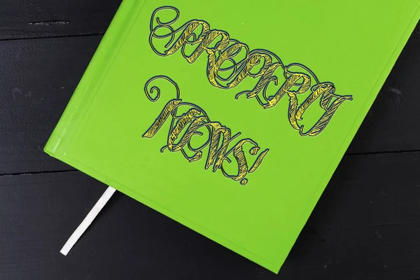 Mülkiyet Haberleri gösteren kavramsal el yazısı. Arazi veya bina satın alma veya satma ve kiralama vitrine İş fotoğrafı.