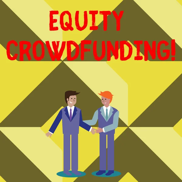 Conceptueel hand schrijven dat equity crowdfunding weergeeft. Zakelijke foto tekst verhogen van kapitaal gebruikt door startups en earlystage bedrijf zakenlieden glimlachend en groet elkaar door handshaking. — Stockfoto