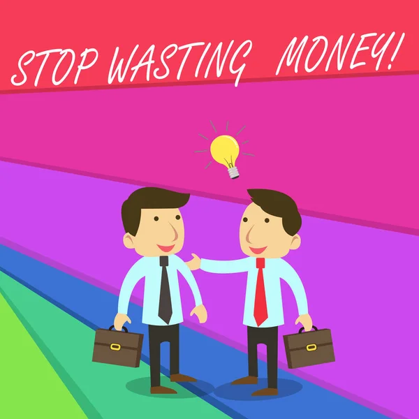 Tulisan tangan menulis Stop Wasting Money. Konsep yang berarti menghukum demonstran atau kelompok untuk mulai menabung dan menggunakannya dengan bijaksana . — Stok Foto